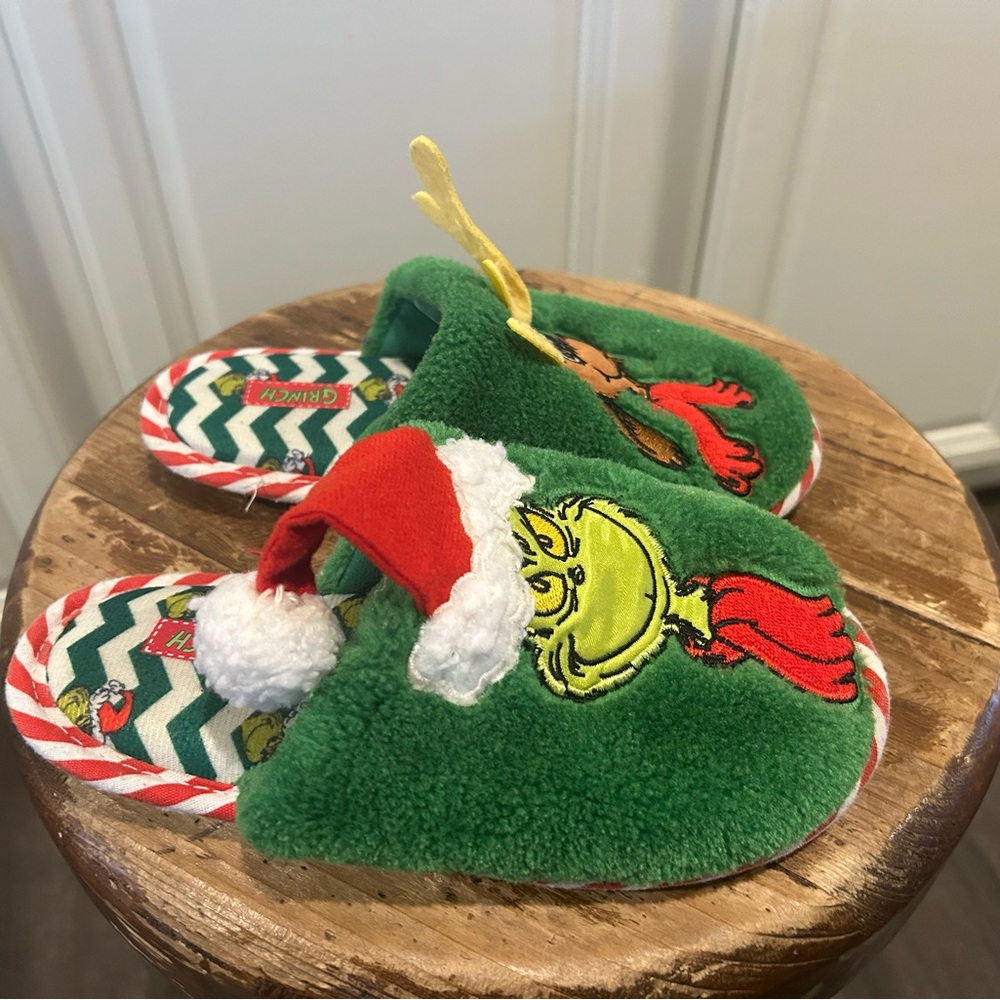 Kids Grinch slippers size 13-1